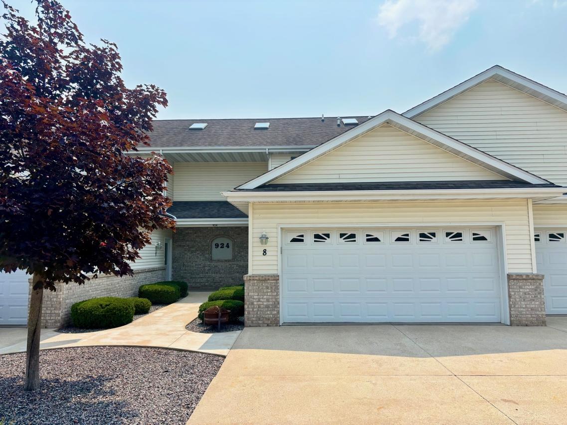 924 Prairie Gdns #8, Kewaskum, WI 53040