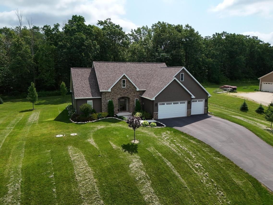 N3599 Red Oak Dr, Osceola, WI 53010