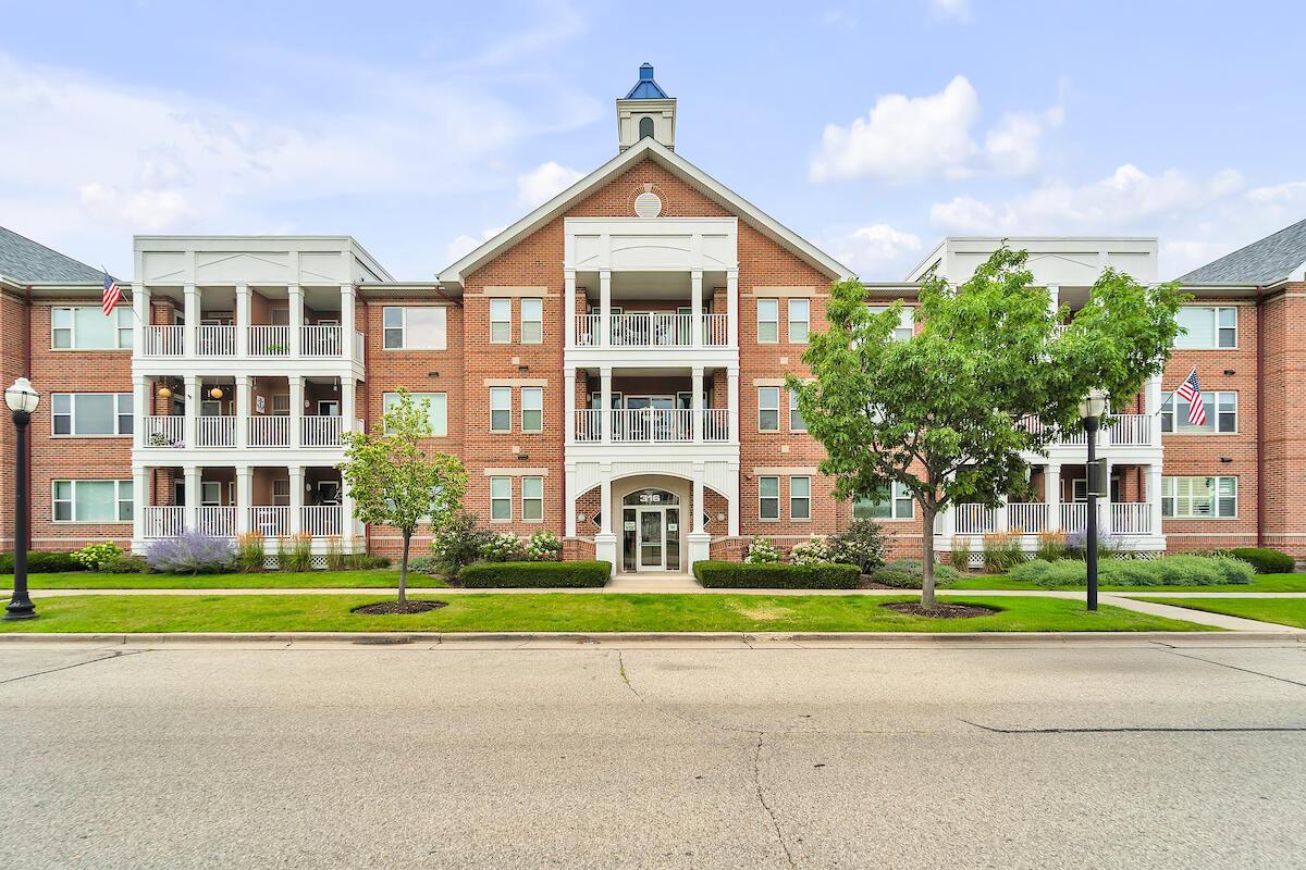 316 56th St #214, Kenosha, WI 53140