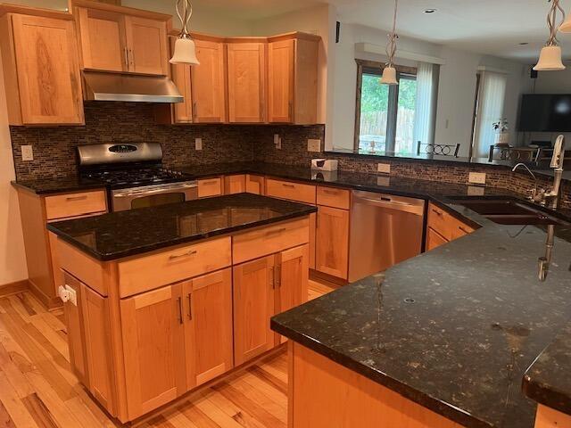 13300 W Radisson Dr, New Berlin, WI 53151