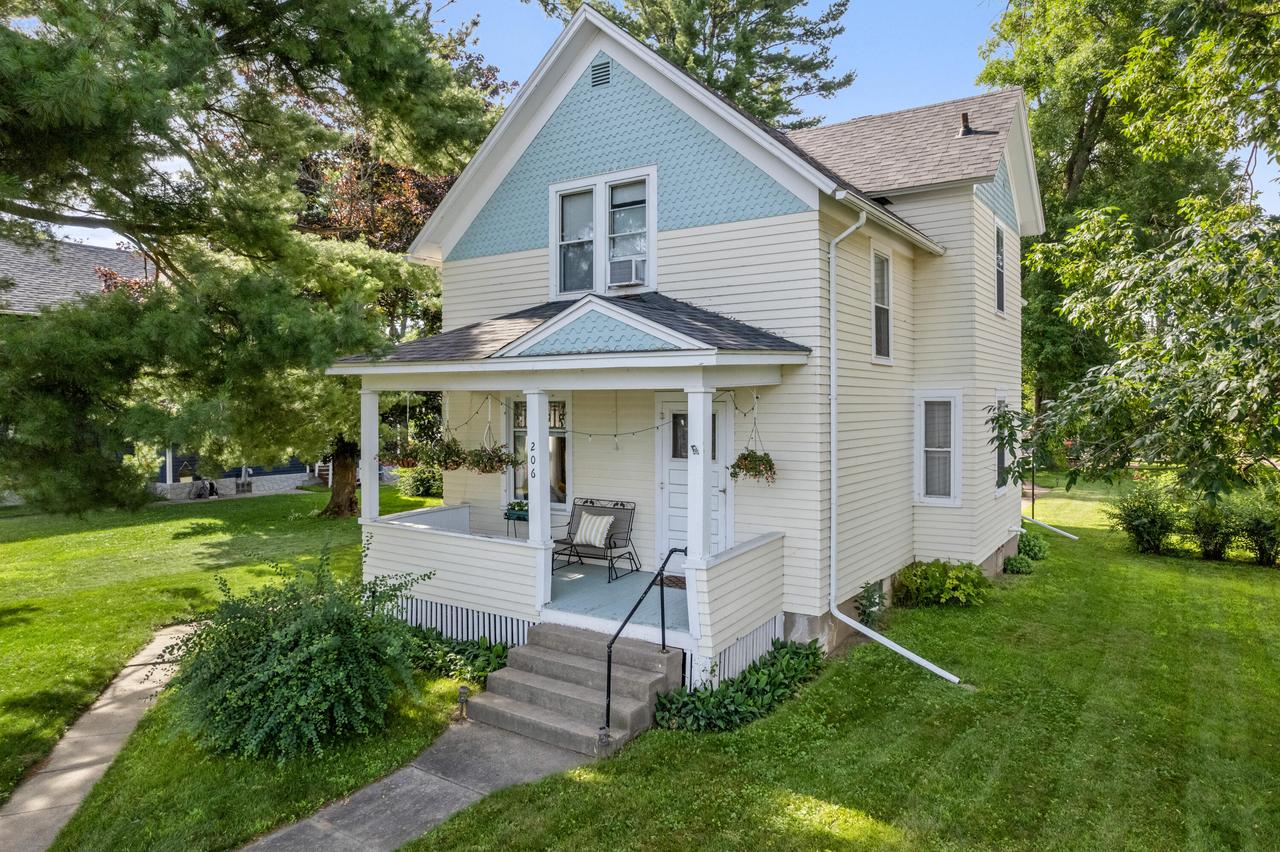 206 State St, Holmen, WI 54636