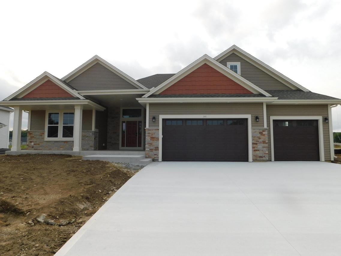245 Candleberry Ln, Grafton, WI 53024