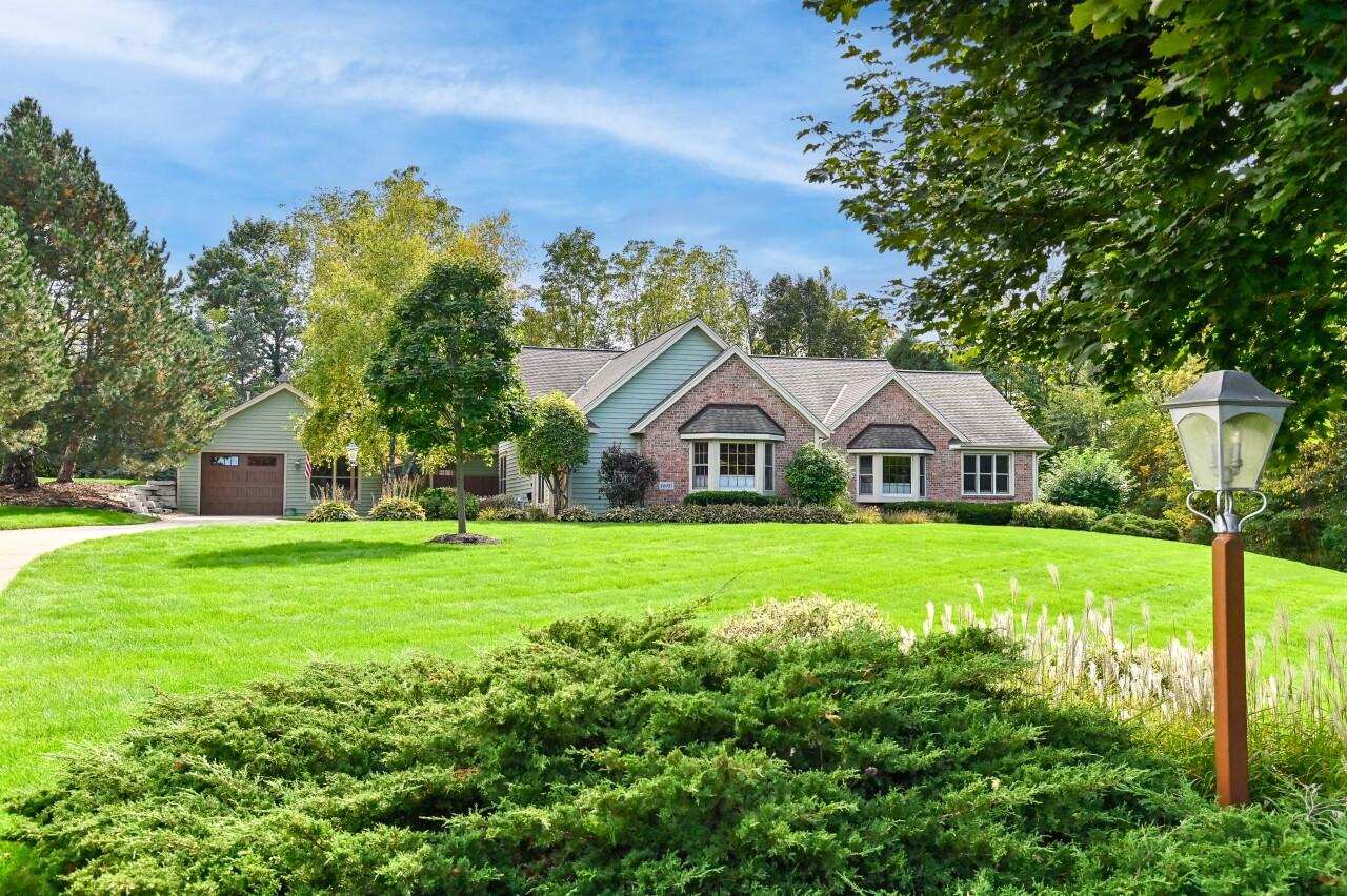 20085 W Rustic Ridge, New Berlin, WI 53146