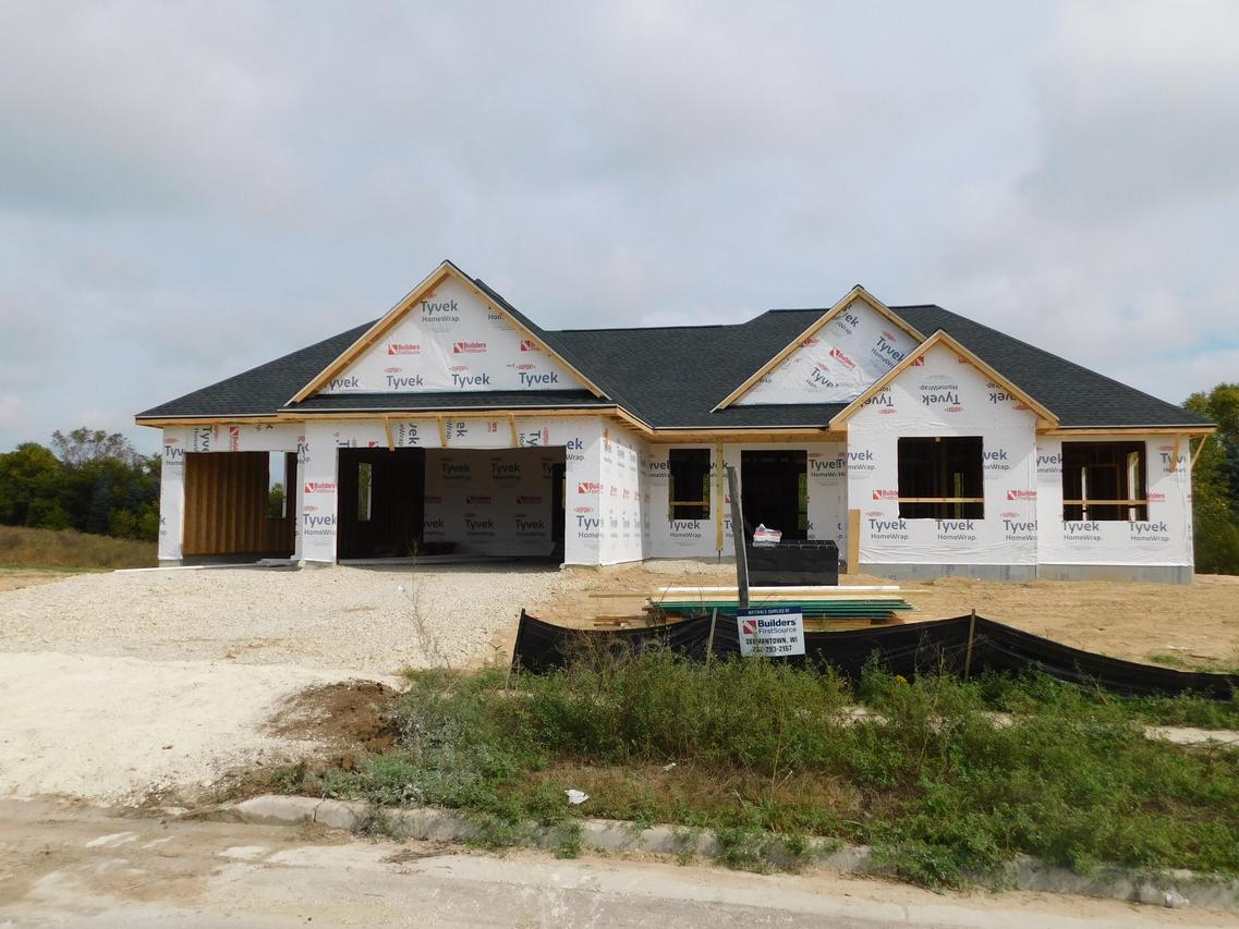 280 Candleberry Ln, Grafton, WI 53024