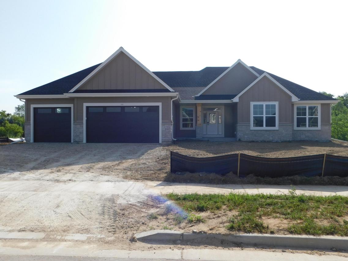 280 Candleberry Ln, Grafton, WI 53024