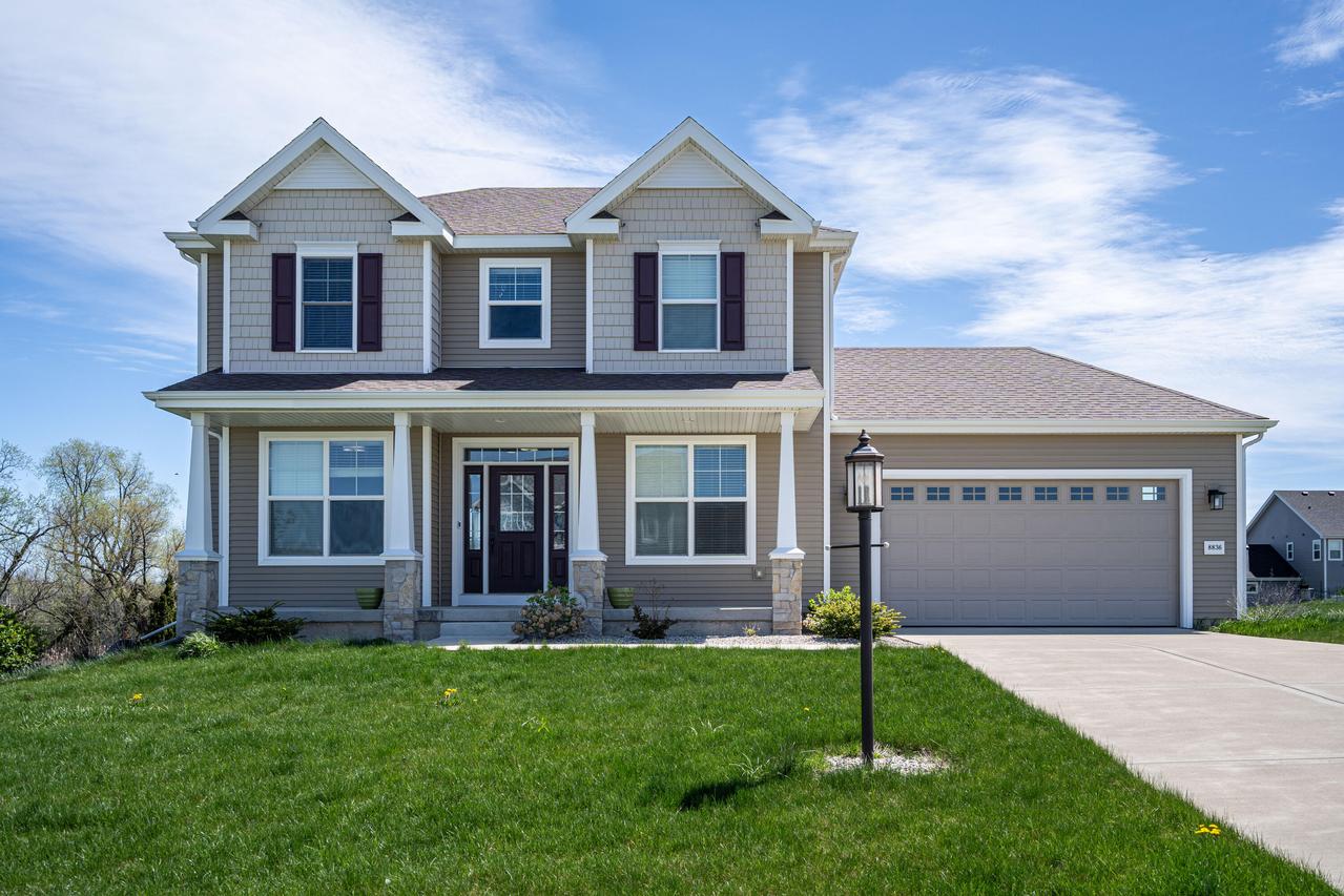 8836 S Buckhorn Grove, Franklin, WI 53132