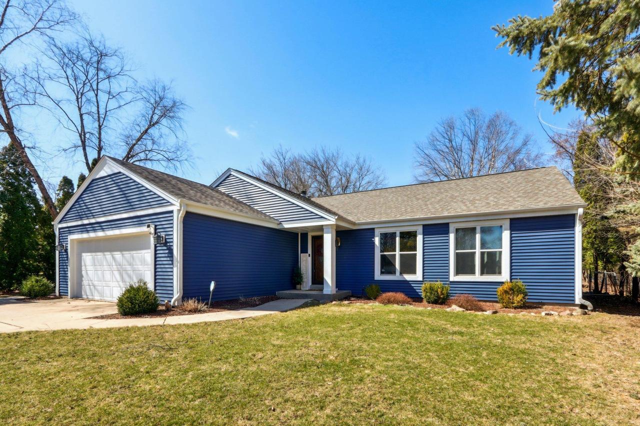 4205 S 121st St, Greenfield, WI 53228