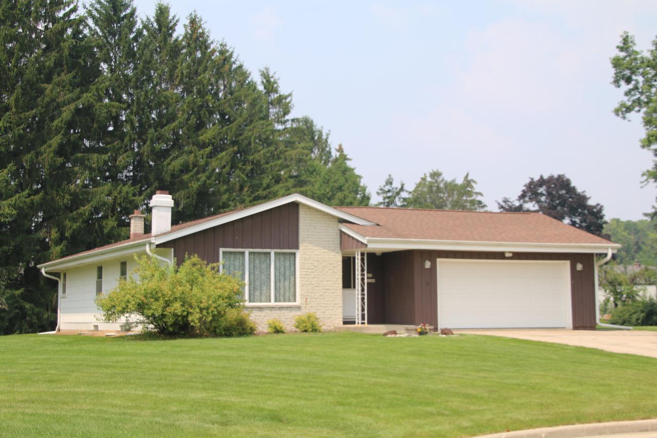 N59W23474 Lilac Ct, Sussex, WI 53089