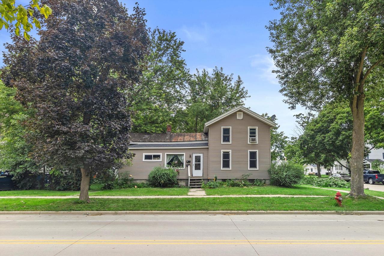 224 N Wisconsin St, Elkhorn, WI 53121