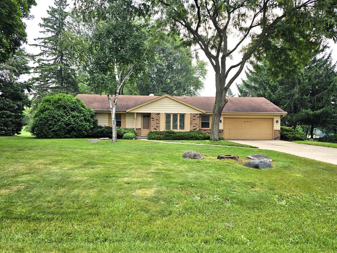 5240 S Williams Rd, New Berlin, WI 53146