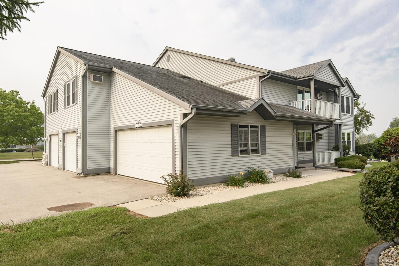 810 Rockingham Ct #D, West Bend, WI 53090