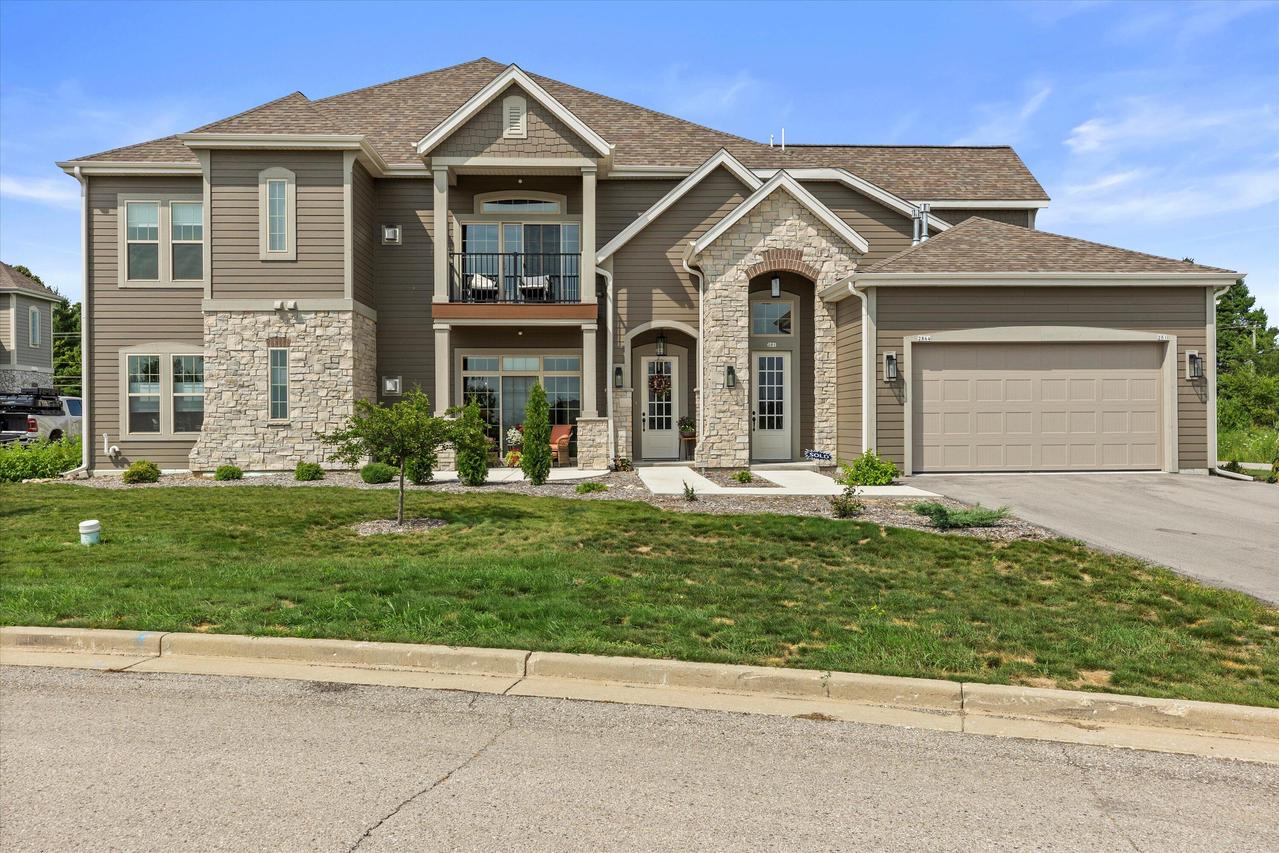2844 Fox Lake #101, Waukesha, WI 53189