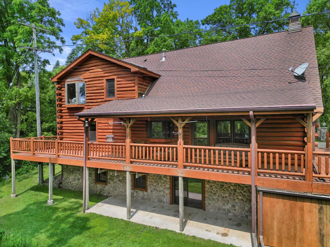 5633 Contour Rd, Waterford, WI 53185