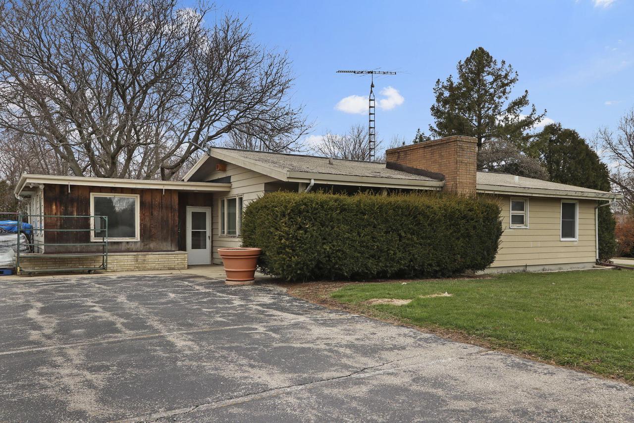 9140 Cooper Rd, Pleasant Prairie, WI 53158