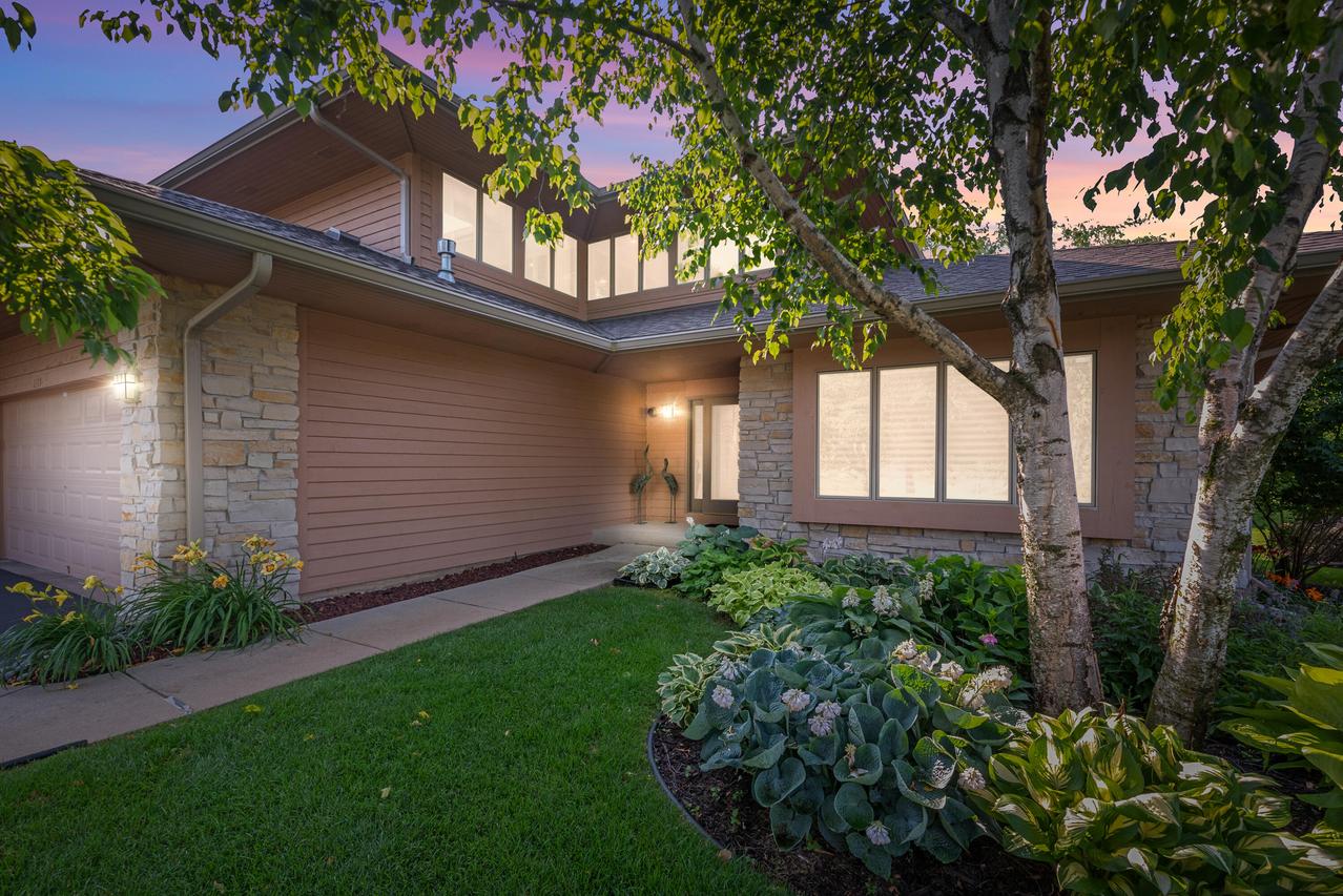 1117 E Sweetbriar Ln #22, Hartland, WI 53029