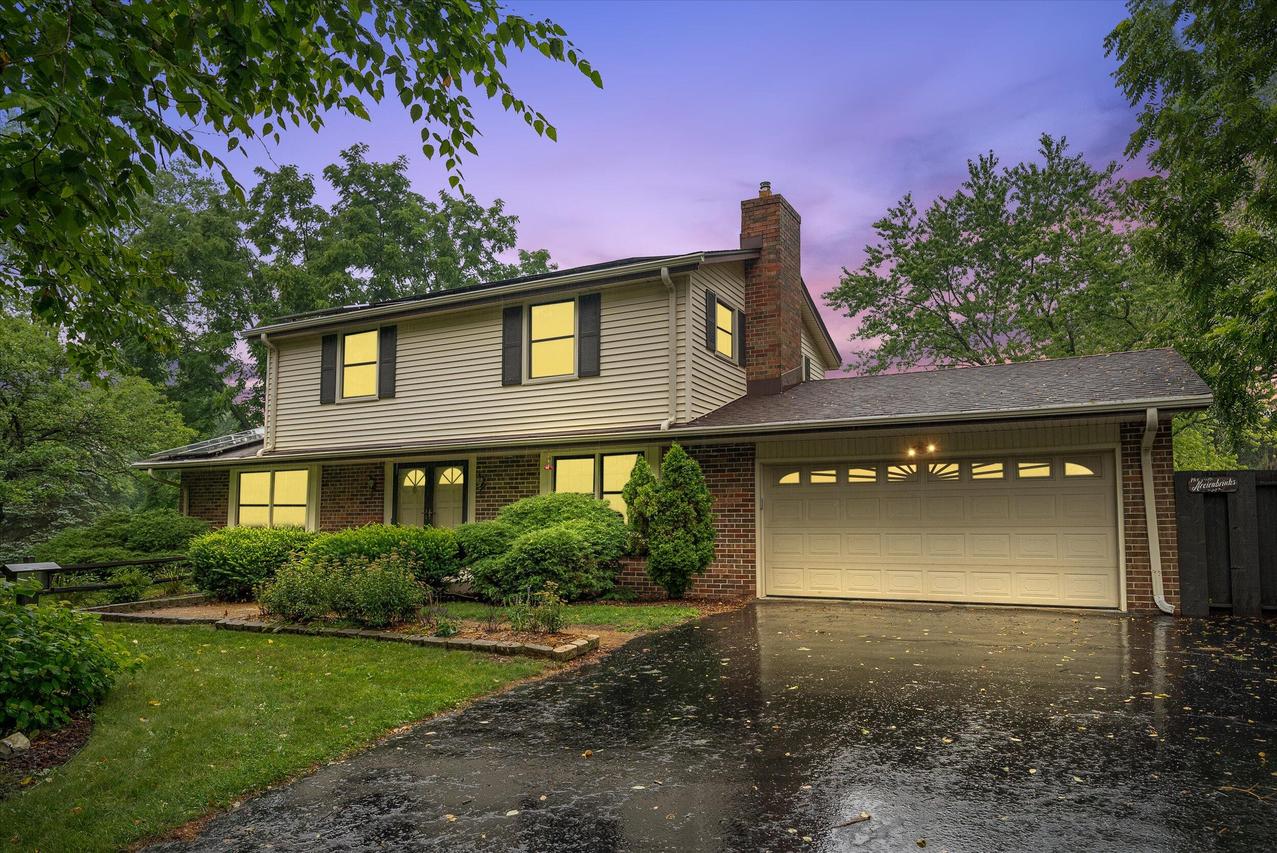 9170 Edge O Woods Dr, Cedarburg, WI 53012