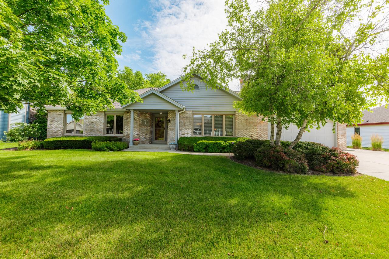N50W17152 Chestnut Rd, Menomonee Falls, WI 53051