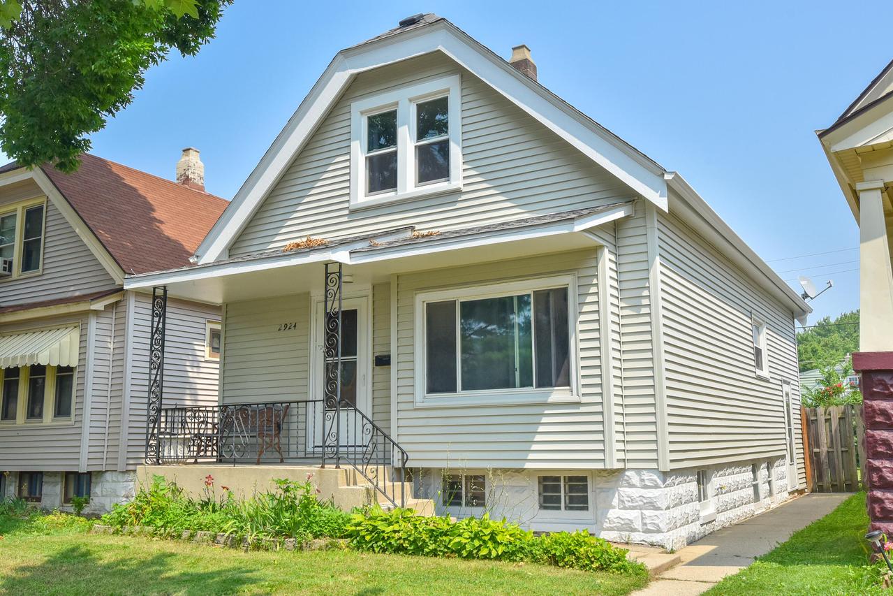 2924 S 8th St, Milwaukee, WI 53215