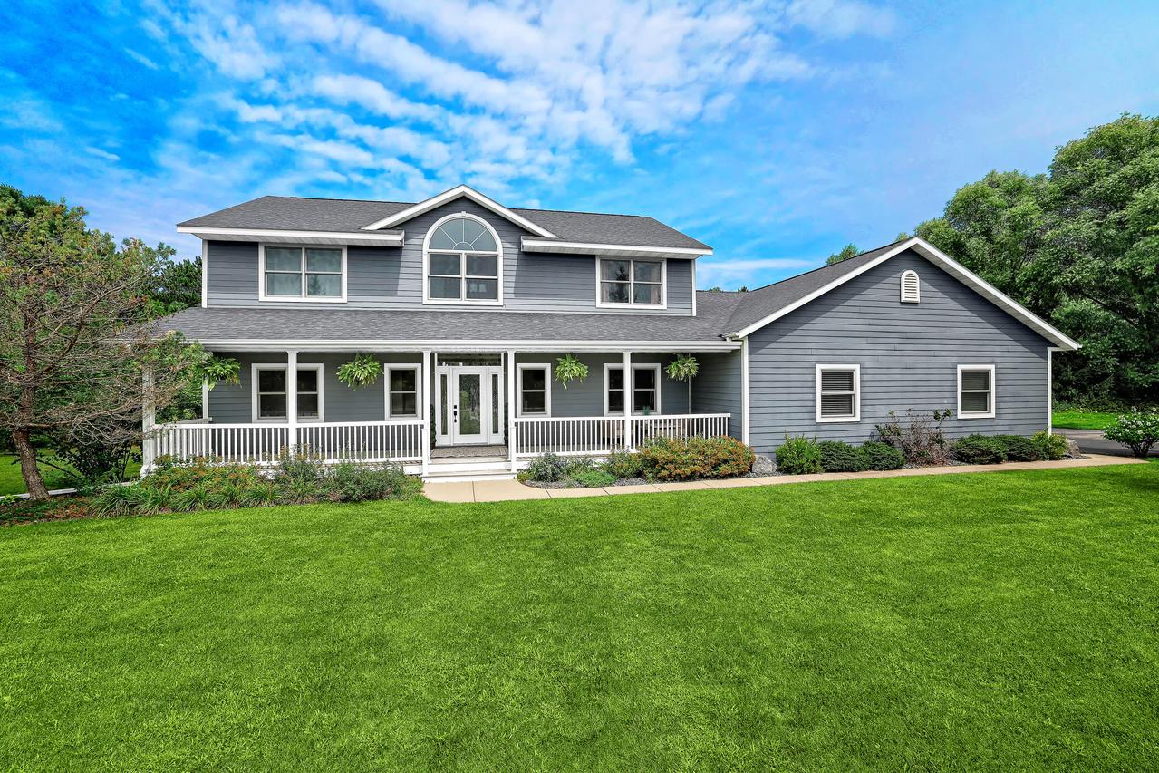 W25190 Quarter Horse Ln, Trempealeau, WI 54661