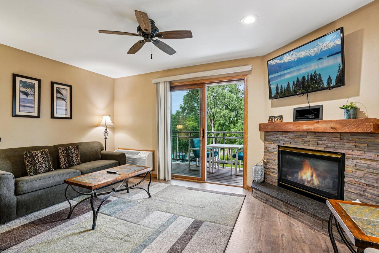 111 Center St #324, Lake Geneva, WI 53147