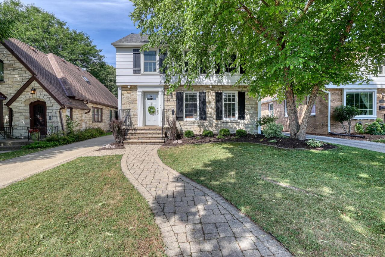 2367 N 89th St, Wauwatosa, WI 53226