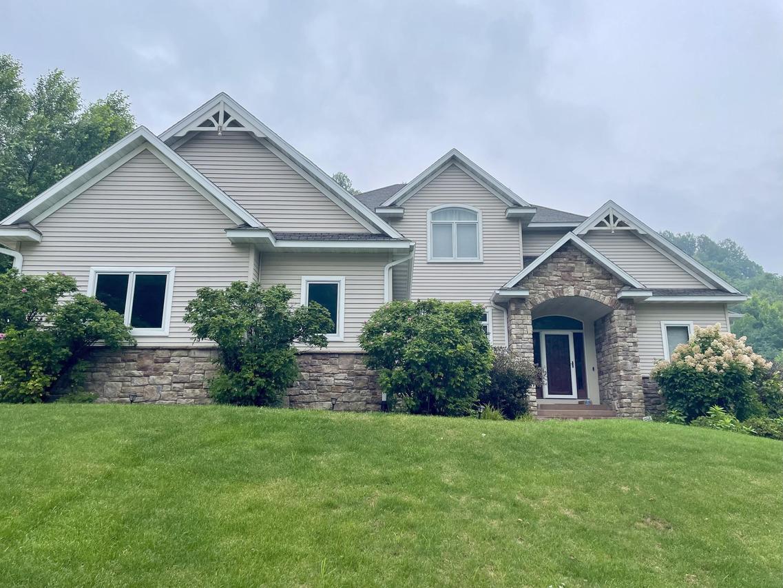 1110 Aspen Valley, Onalaska, WI 54650