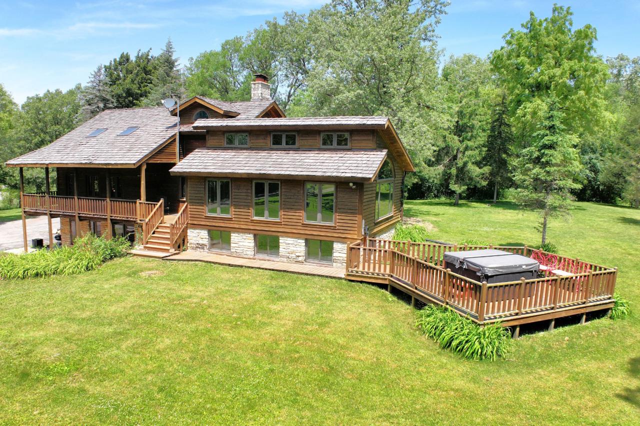 N3075 Hardscrabble Rd, Sullivan, WI 53118