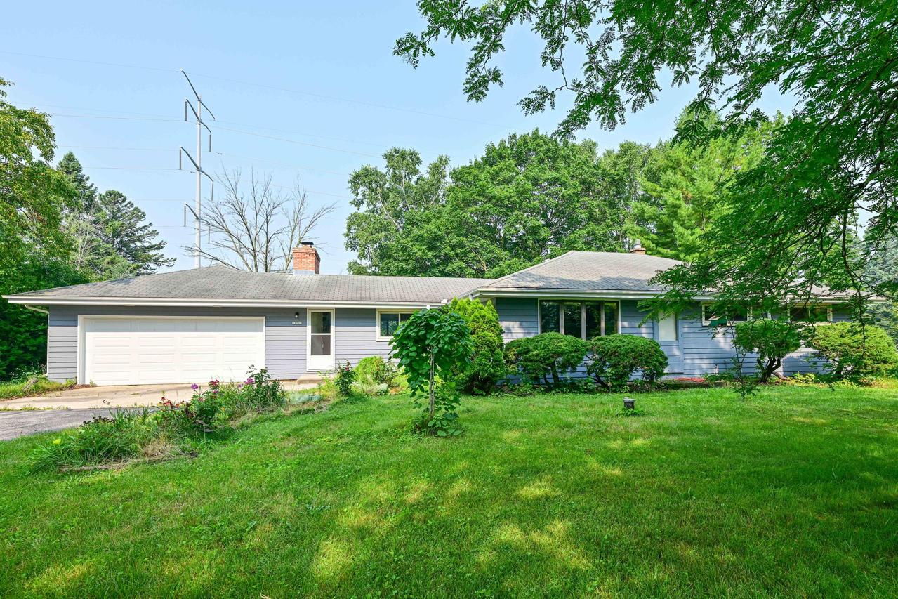 11737 N Ridgeway Ave, Mequon, WI 53097