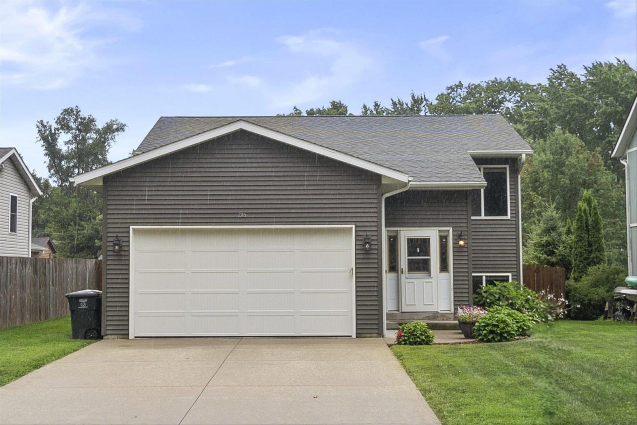 205 E Chestnut St, Salem Lakes, WI 53170