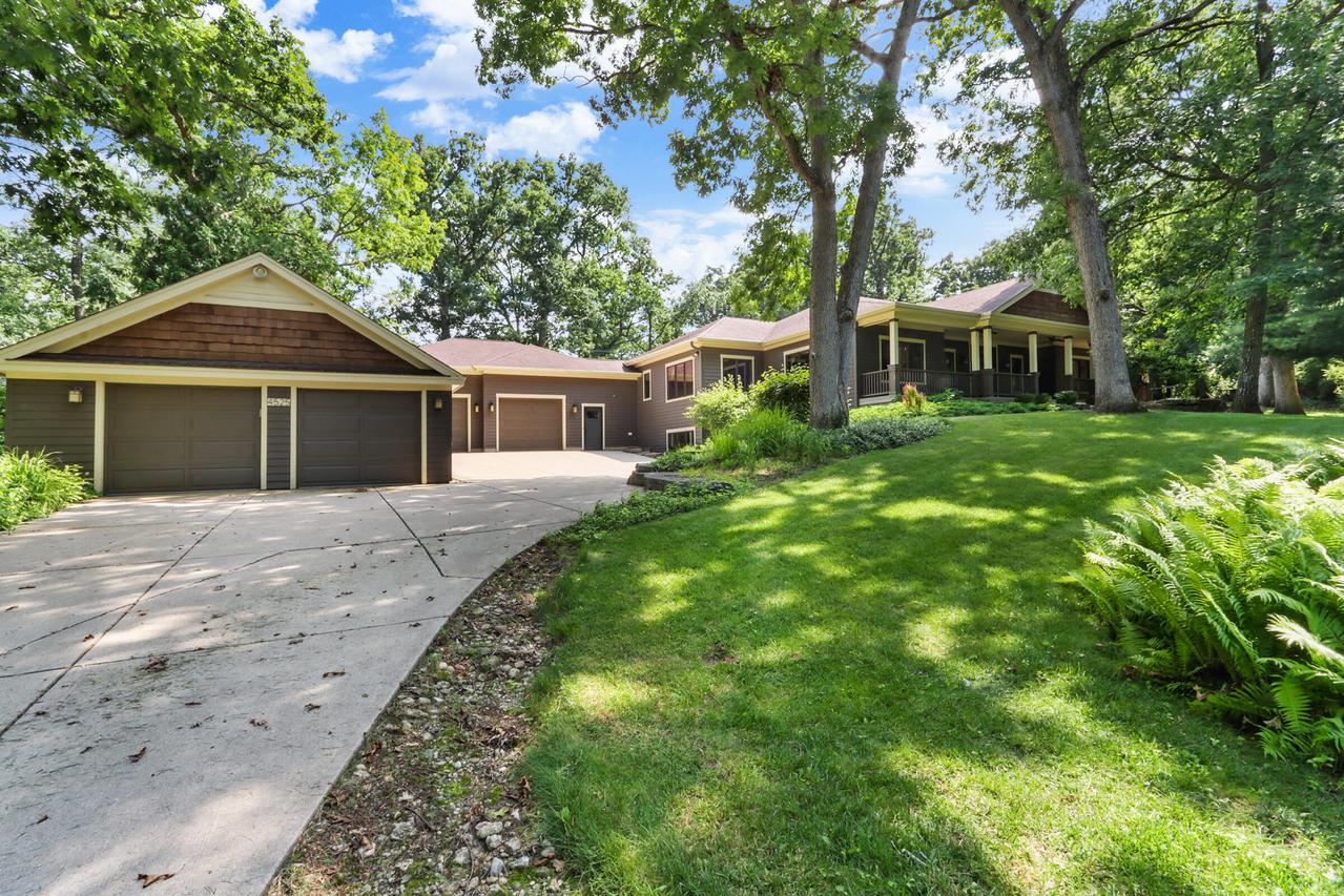4525 E Silverwood Dr, Delavan, WI 53115