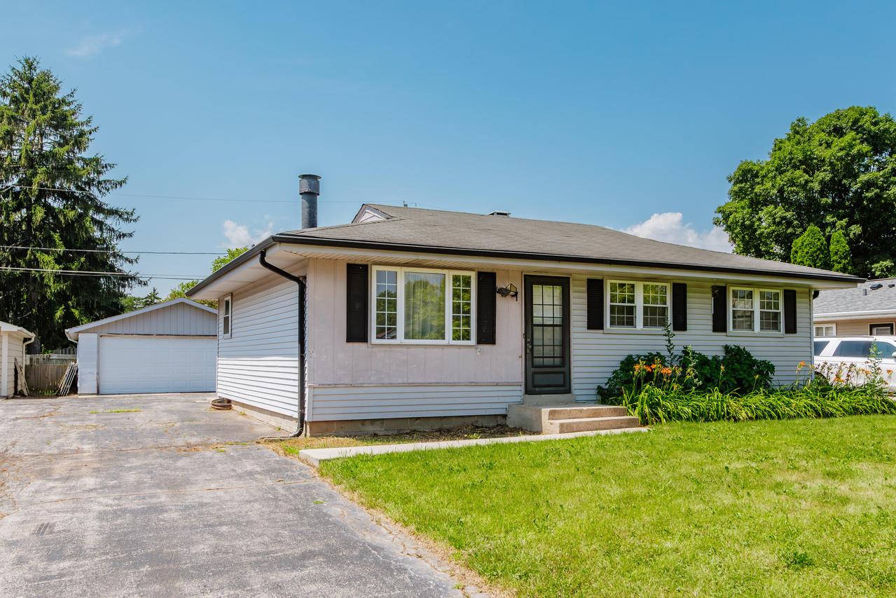 6924 Revere Rd, Caledonia, WI 53402