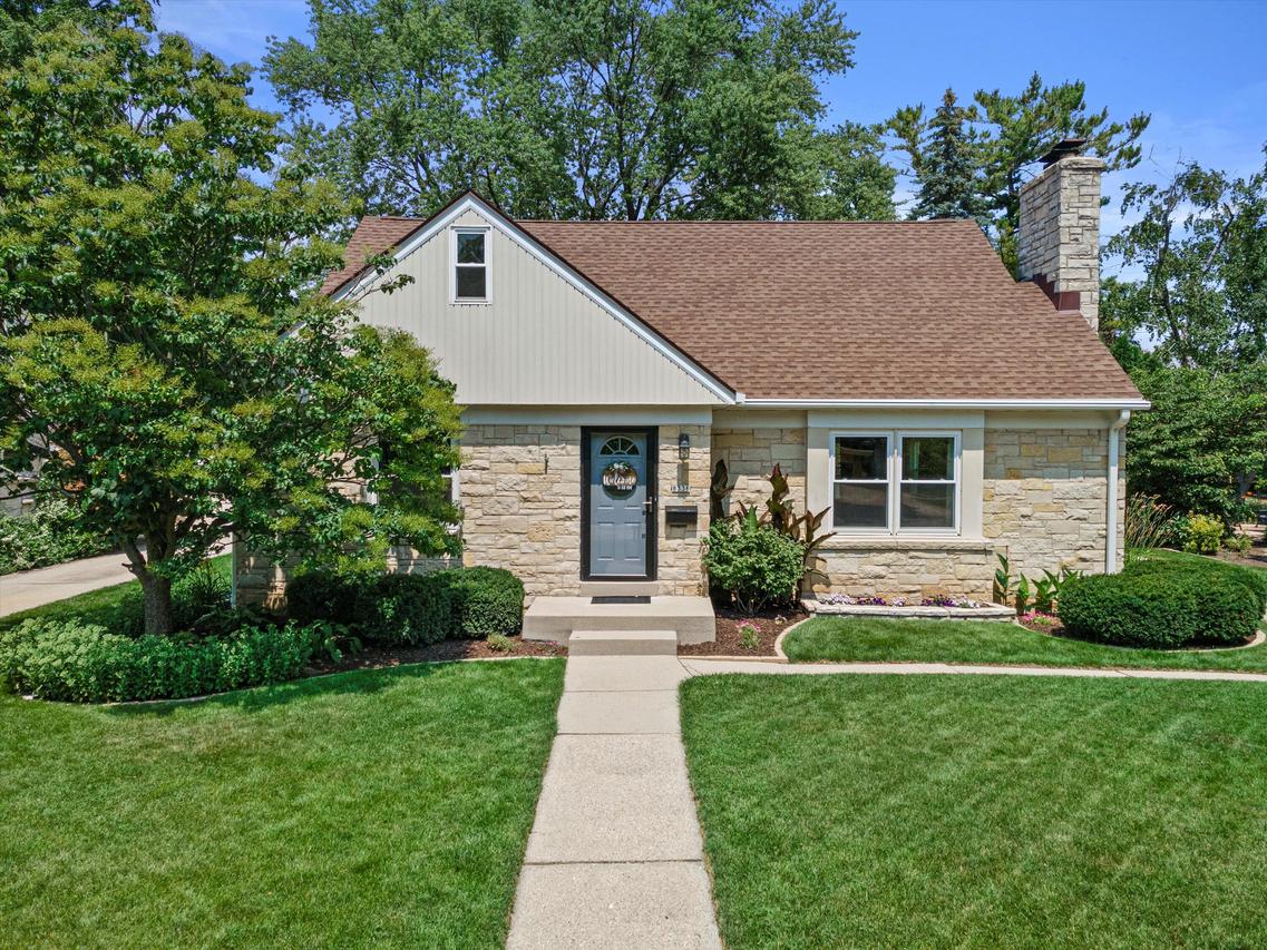8338 Jackson Park, Wauwatosa, WI 53213