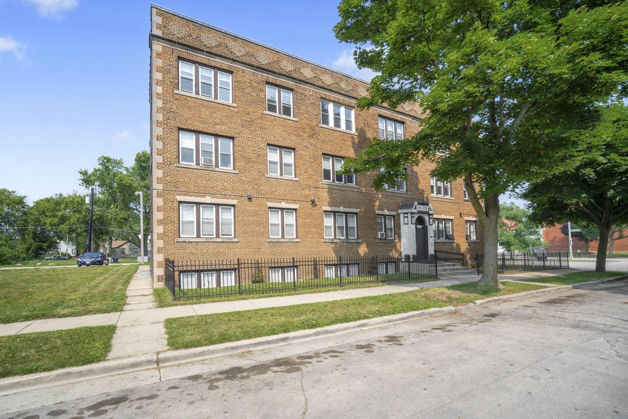 1021 N 23rd St #1035, Milwaukee, WI 53233