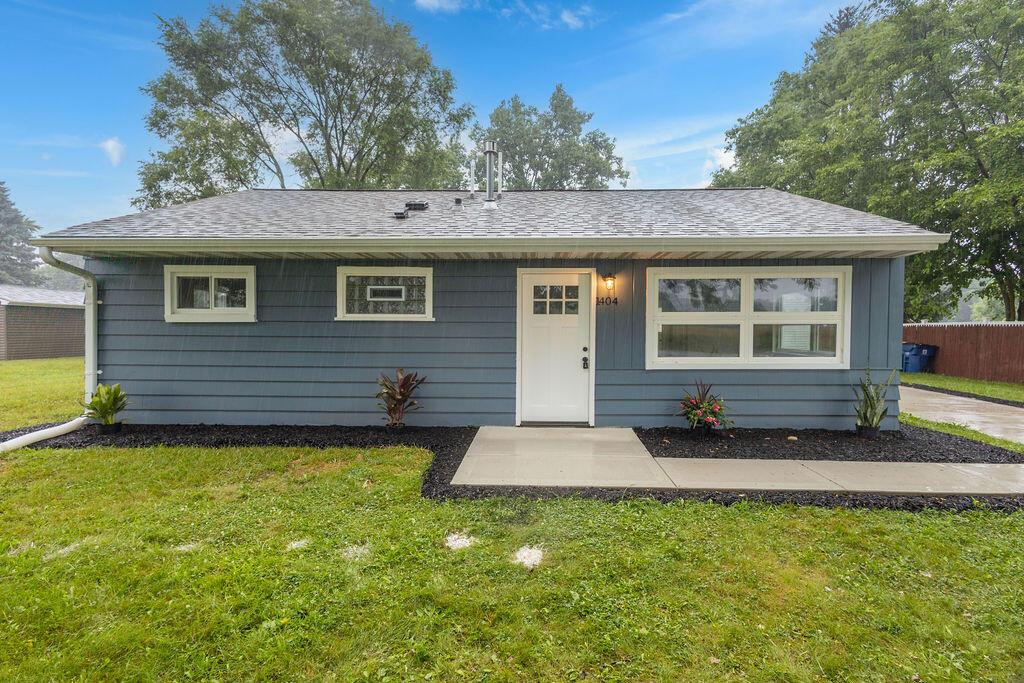 1404 E Alan Rd, Oak Creek, WI 53154