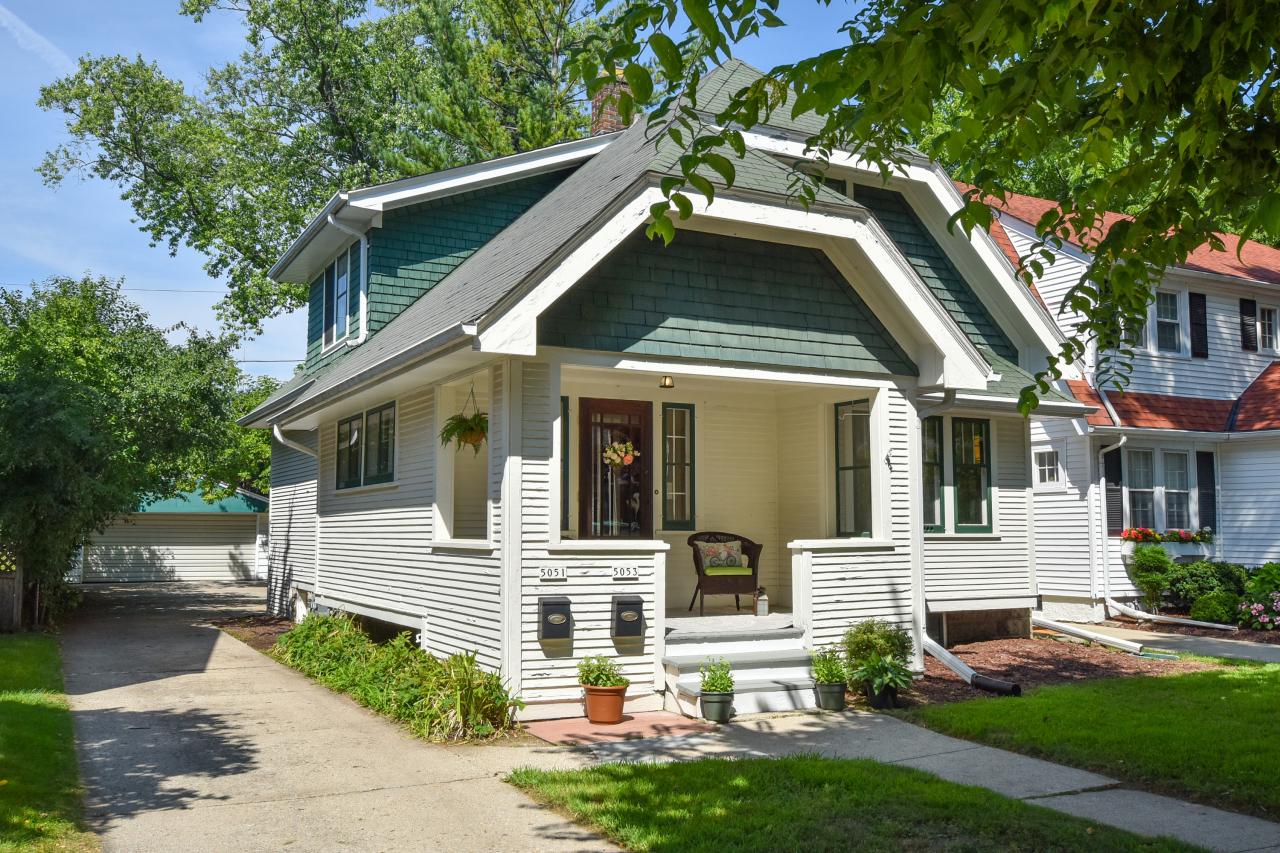 5051 N Hollywood Ave #5053, Whitefish Bay, WI 53217