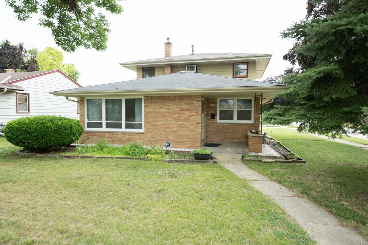 8965 W Grantosa Dr, Milwaukee, WI 53225