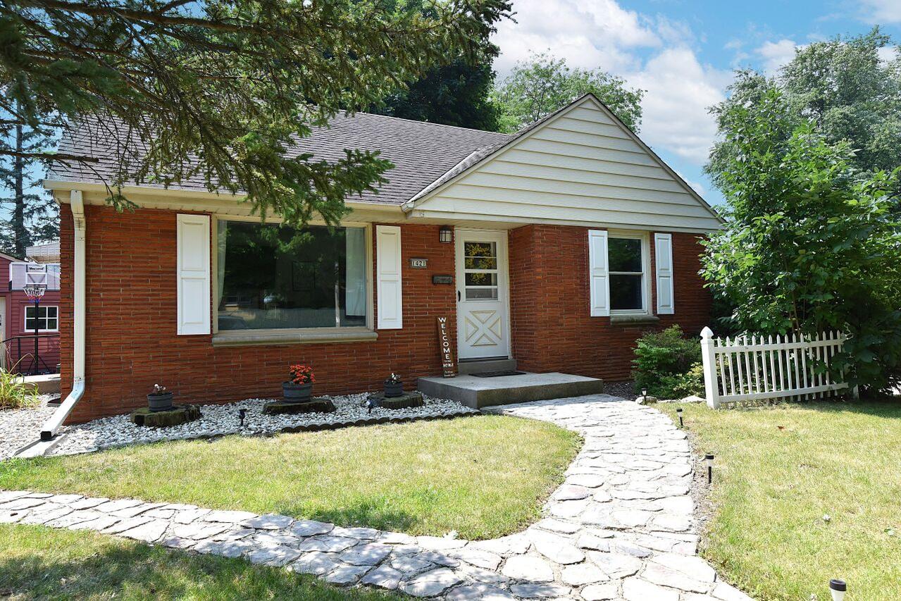 1421 Marion Ave, South Milwaukee, WI 53172