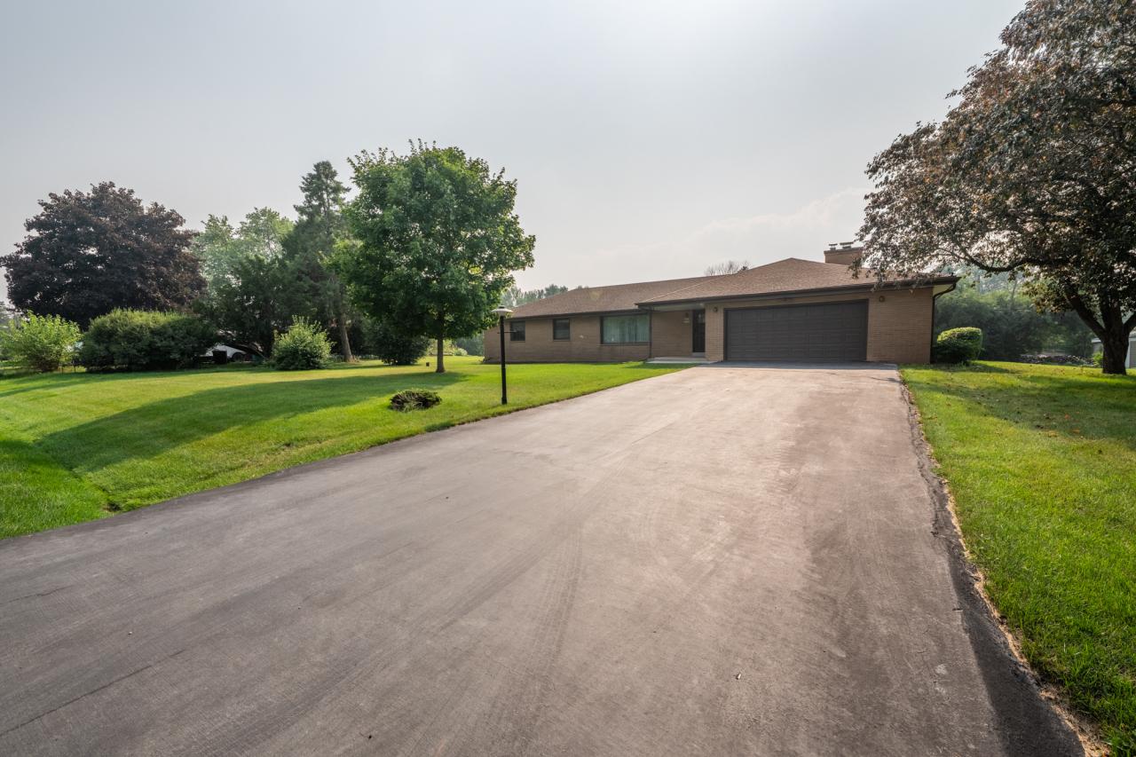 W145N5125 Stone Dr, Menomonee Falls, WI 53051