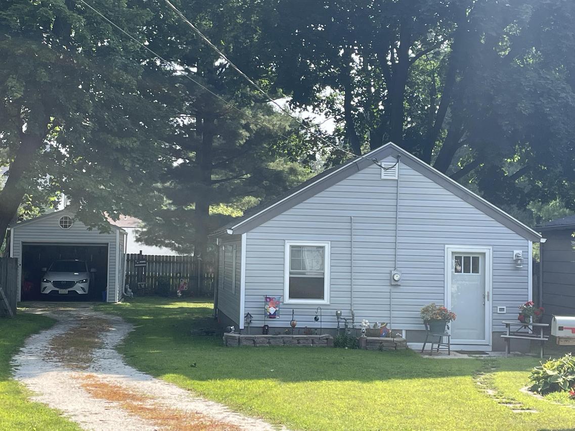 3217 Prairie St, Two Rivers, WI 54241