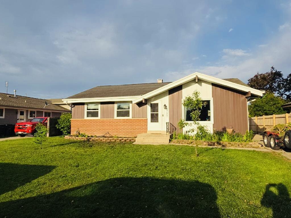 6727 Lone Elm Dr, Caledonia, WI 53402
