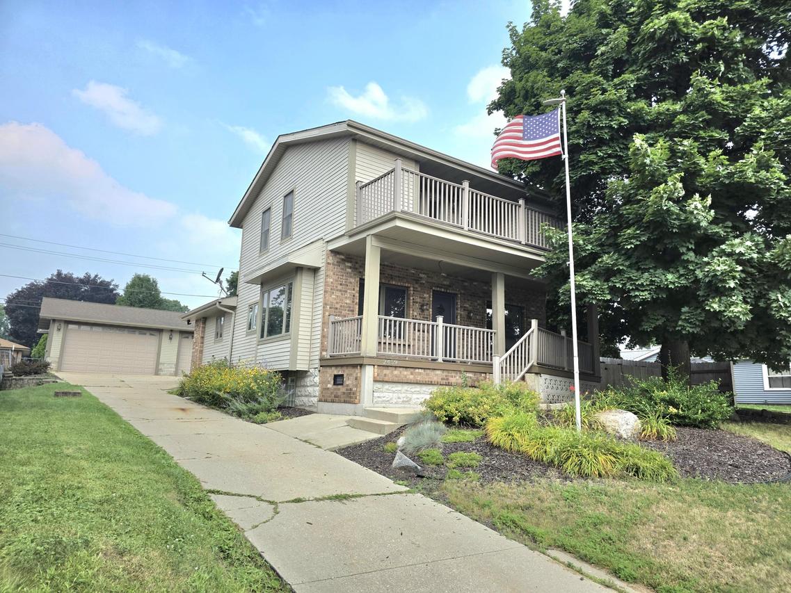 2459 S 92nd St, West Allis, WI 53227