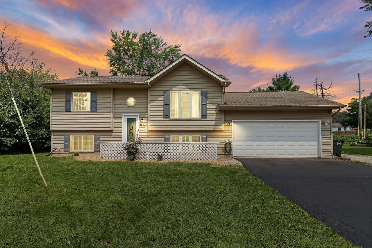 26824 105th St, Salem Lakes, WI 53179
