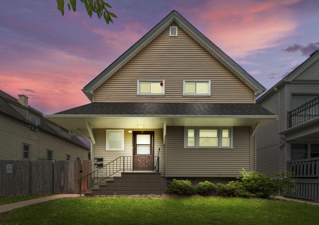 2923 S 15th St, Milwaukee, WI 53215