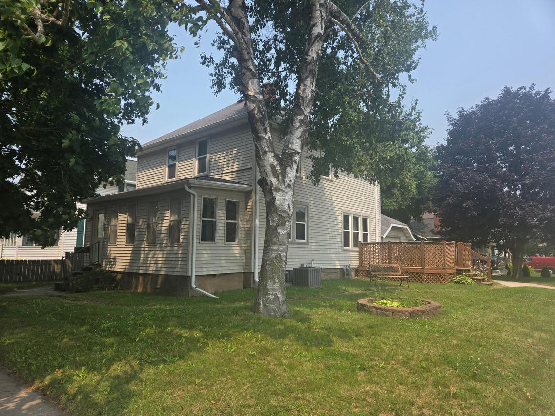 1702 New York Ave, Manitowoc, WI 54220