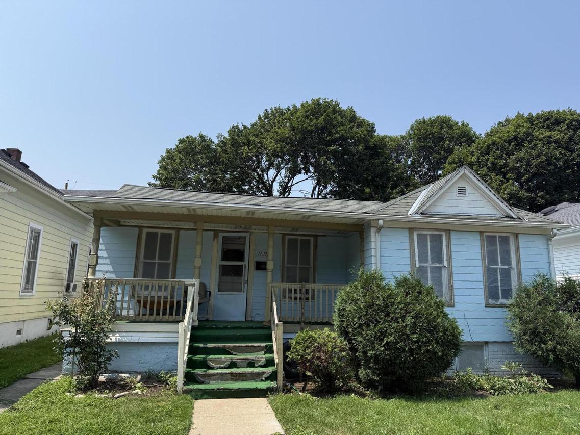 1618 Grand Ave, Racine, WI 53403