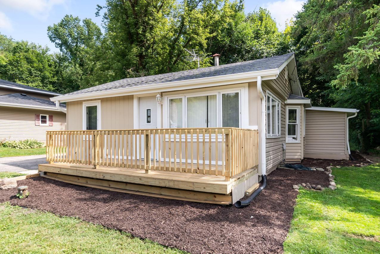 801 Vincent Rd, Twin Lakes, WI 53181
