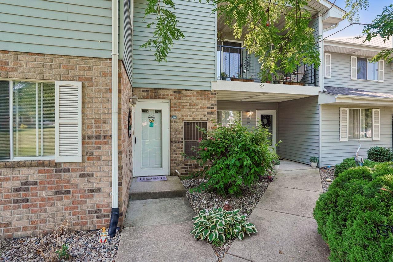 1117 N Sunnyslope Dr #204, Mount Pleasant, WI 53406