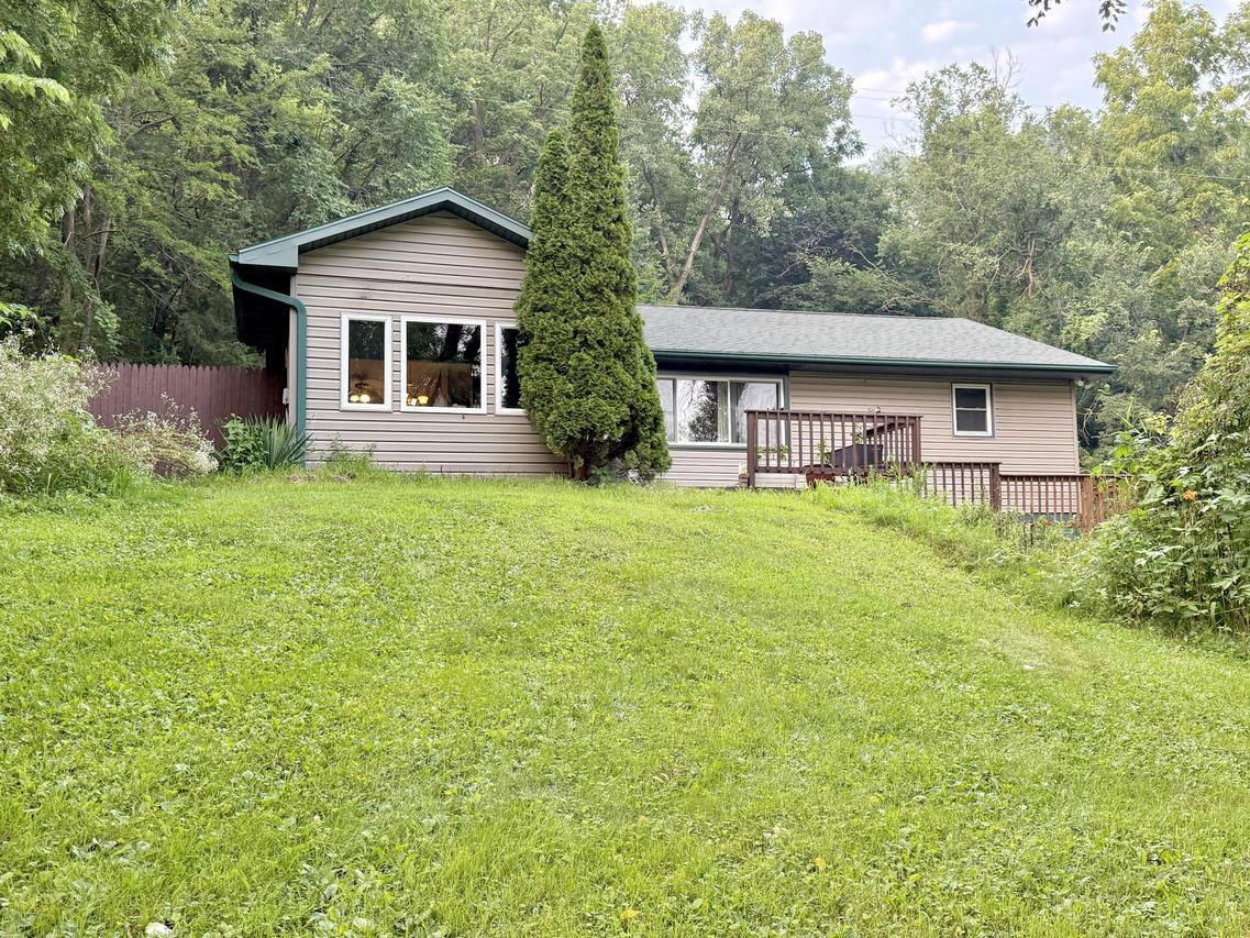 E590 Mundsack Rd, Genoa, WI 54632