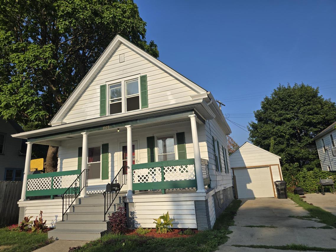 1105 Reschke Ave, Racine, WI 53404