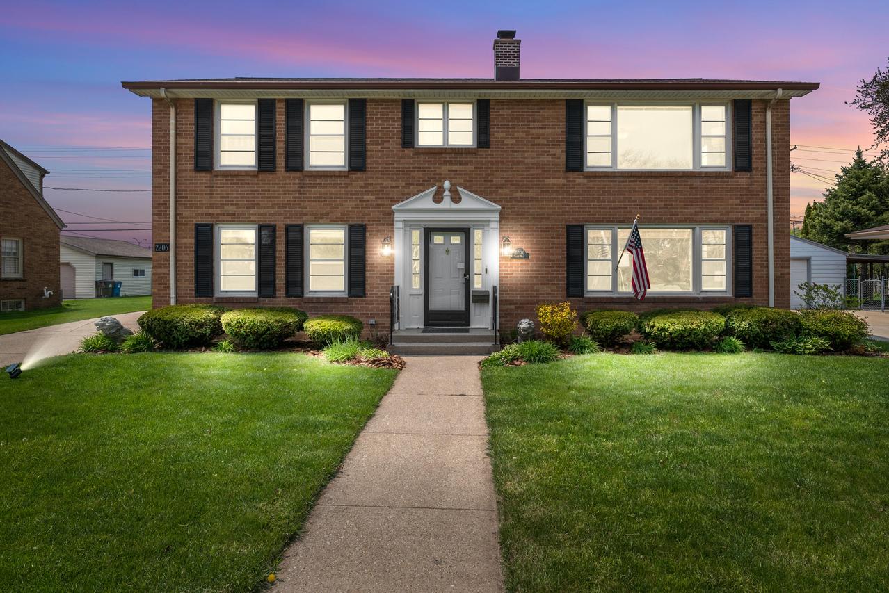 2206 N Main St, Racine, WI 53402
